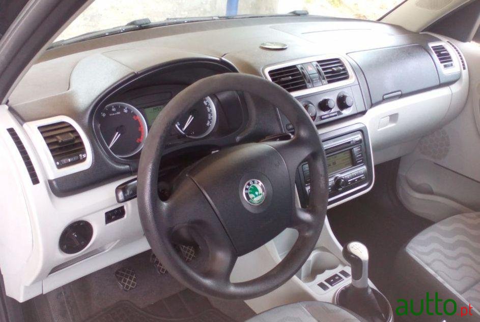 2007' Skoda Roomster photo #4