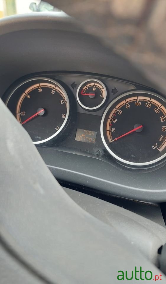 2013' Opel Corsa photo #4