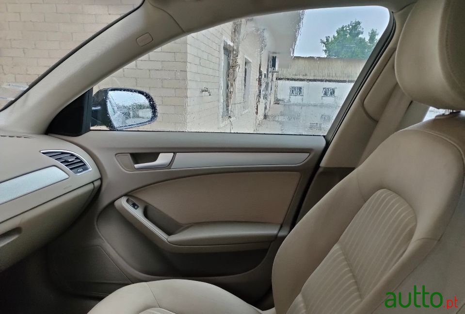 2012' Audi A4 Avant photo #6