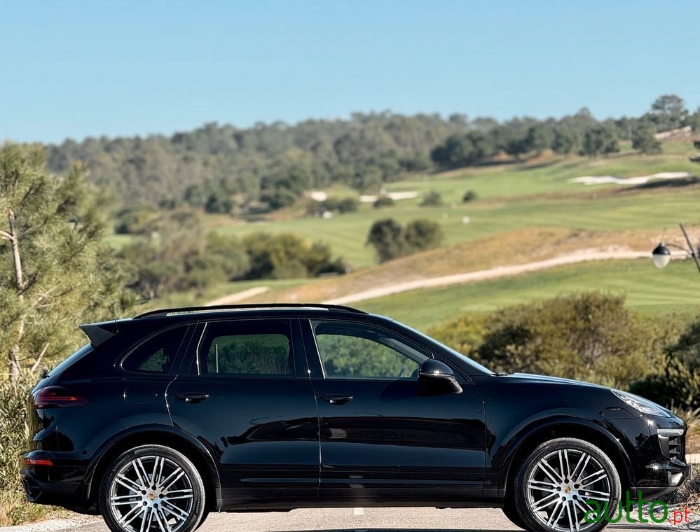 2015' Porsche Cayenne photo #5