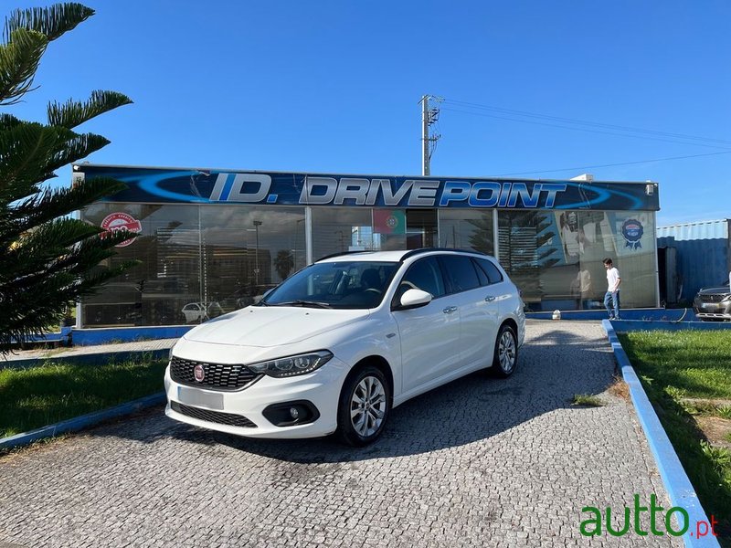 2020' Fiat Tipo Station Wagon photo #1