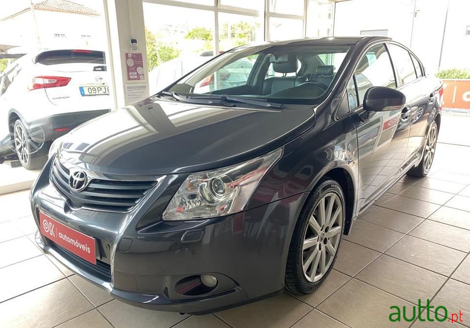 2010' Toyota Avensis photo #2