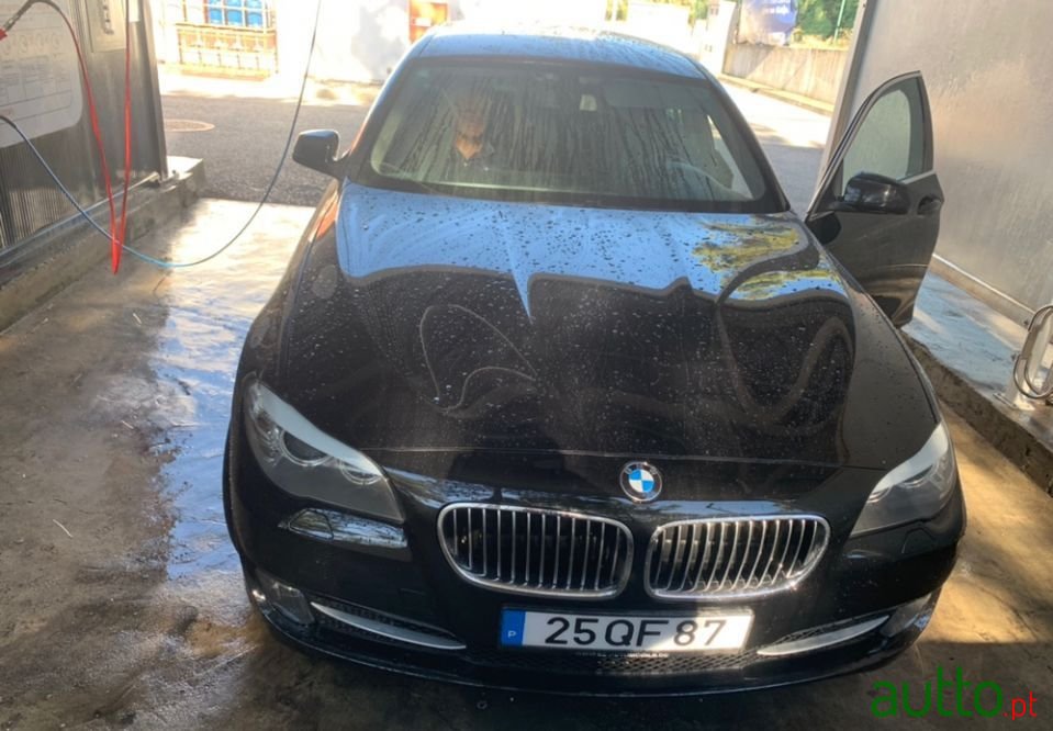 2011' BMW 520 520D photo #1