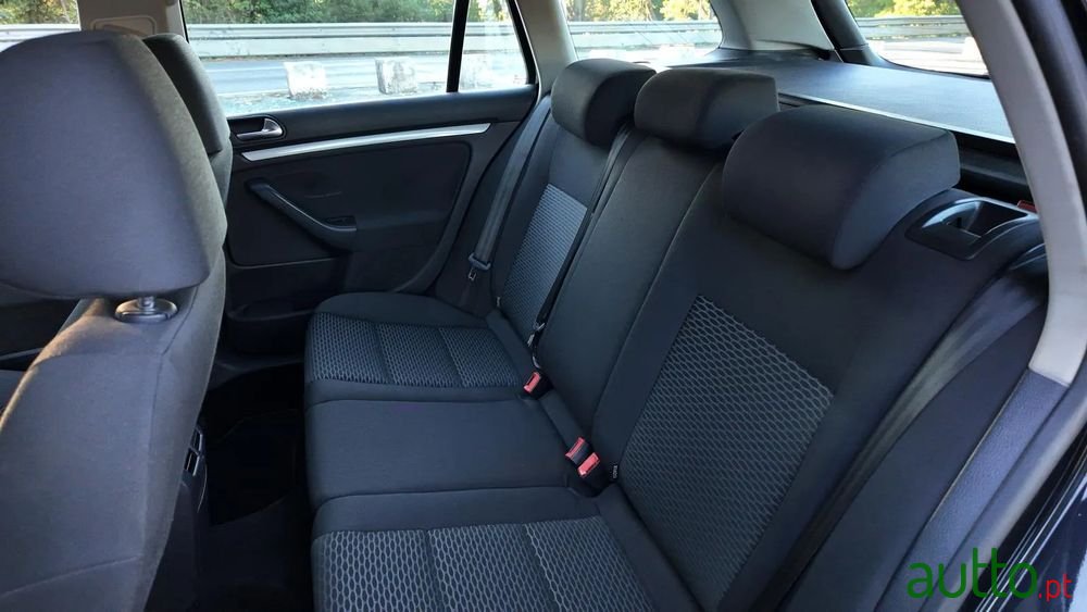 2012' Volkswagen Golf Variant photo #3