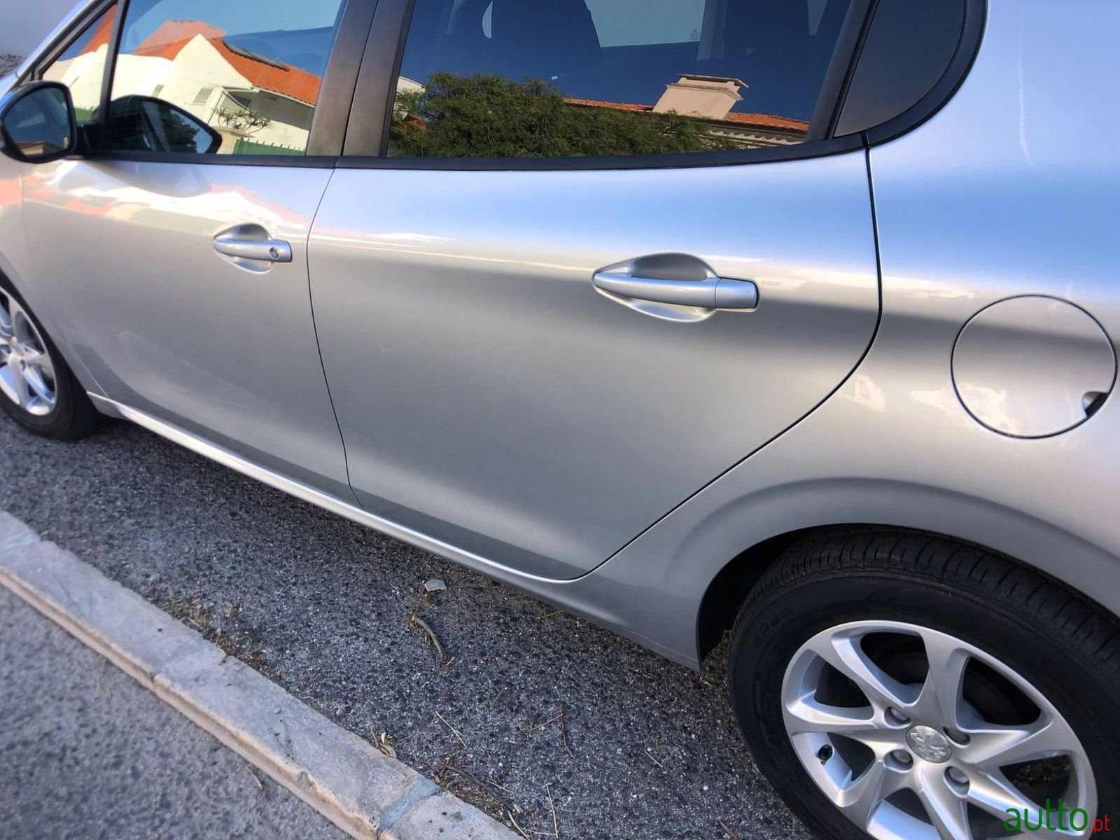 2013' Peugeot 208 photo #5