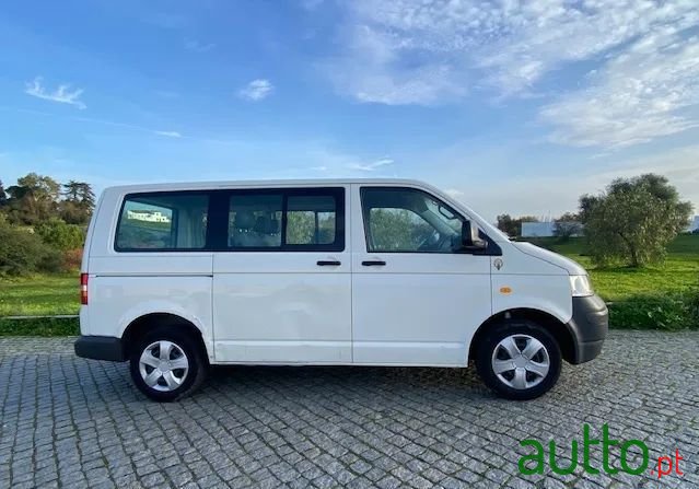 2004' Volkswagen Transporter photo #2