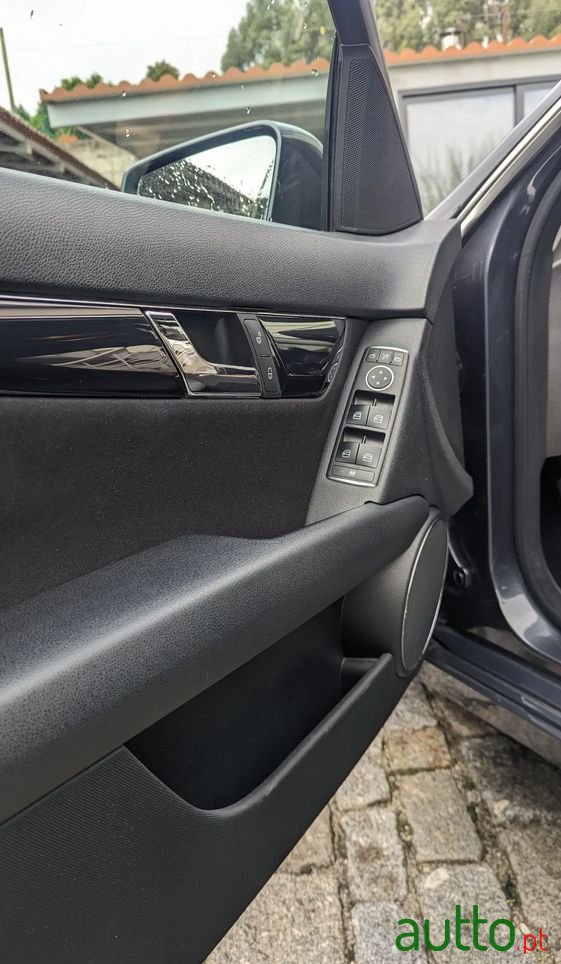 2011' Mercedes-Benz C 220 photo #3