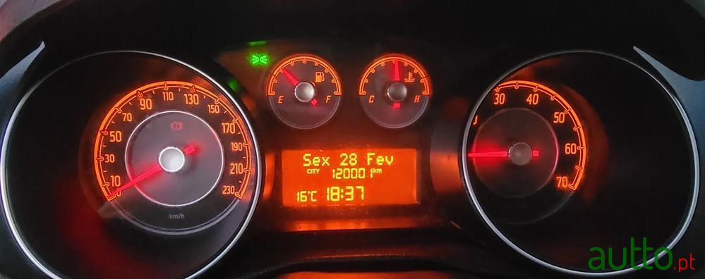 2014' Fiat Punto photo #3