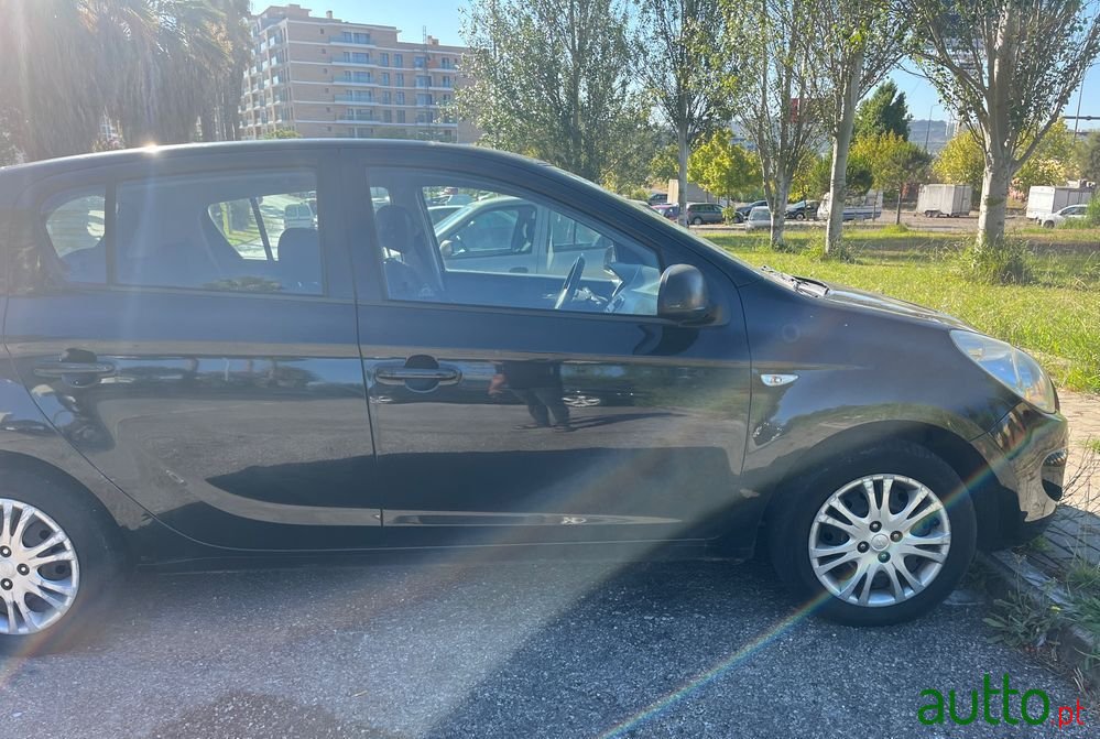 2010' Hyundai i20 photo #1