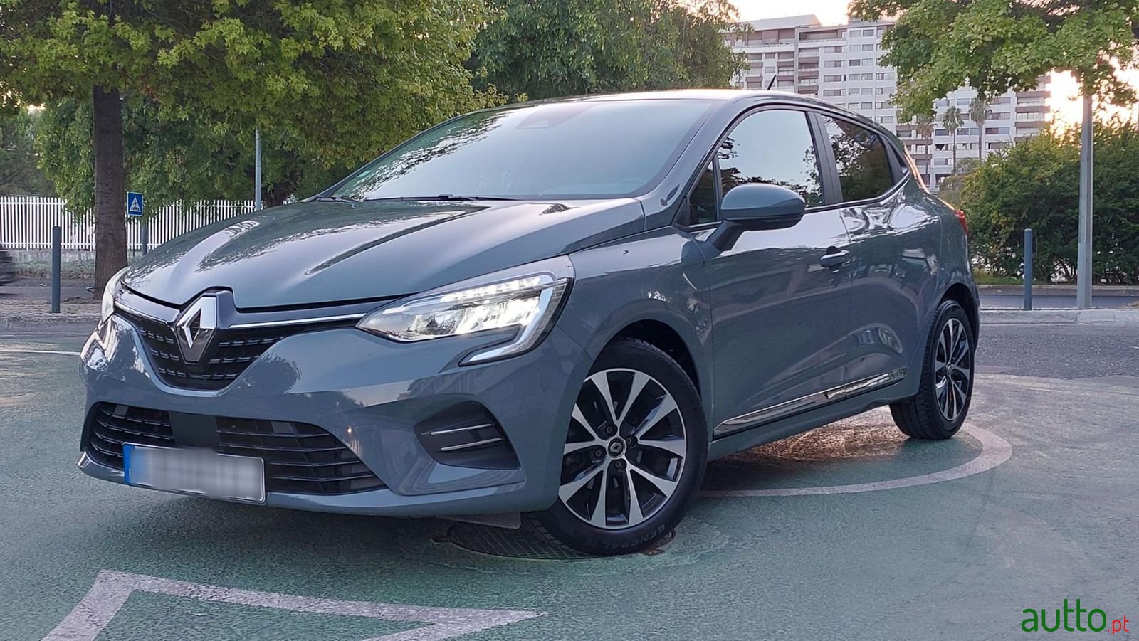 2020' Renault Clio photo #5