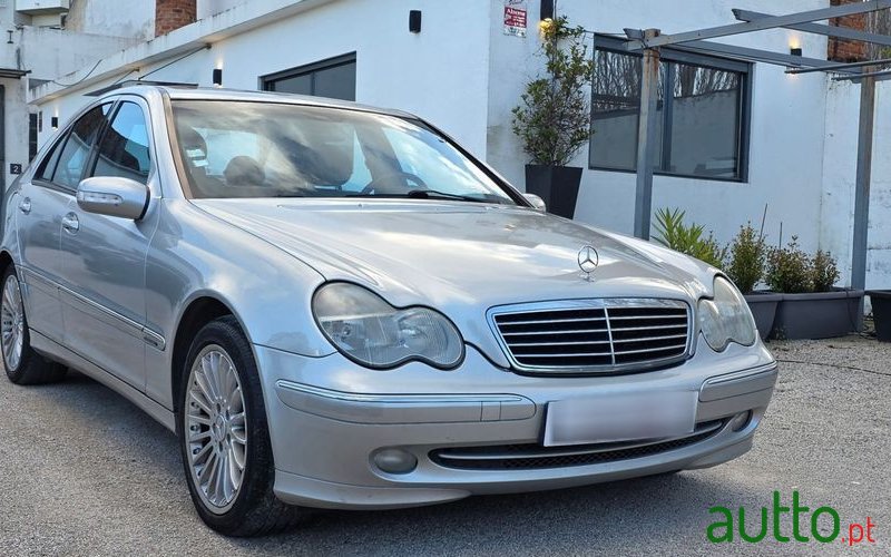 2002' Mercedes-Benz Classe C photo #3