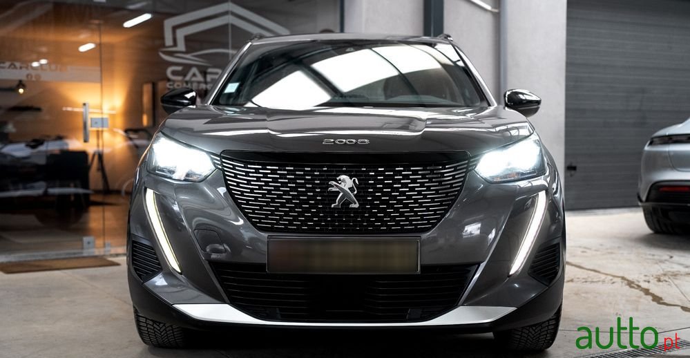 2023' Peugeot 2008 photo #3