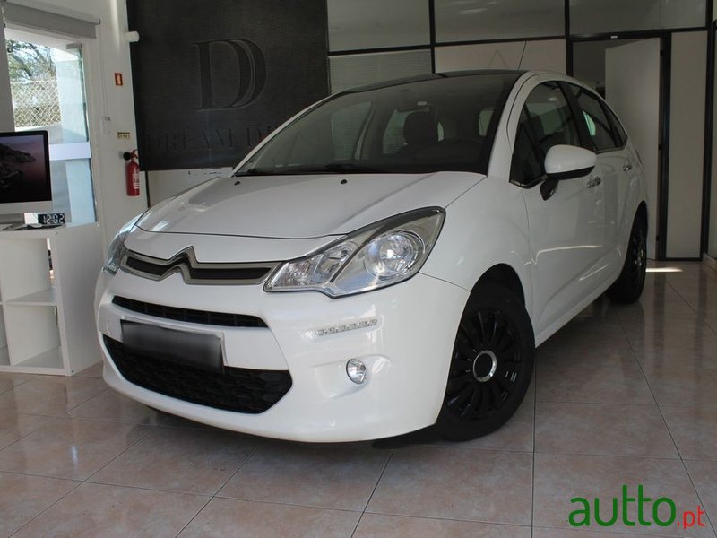 2015' Citroen C3 Pure Tech Vti Selection photo #1