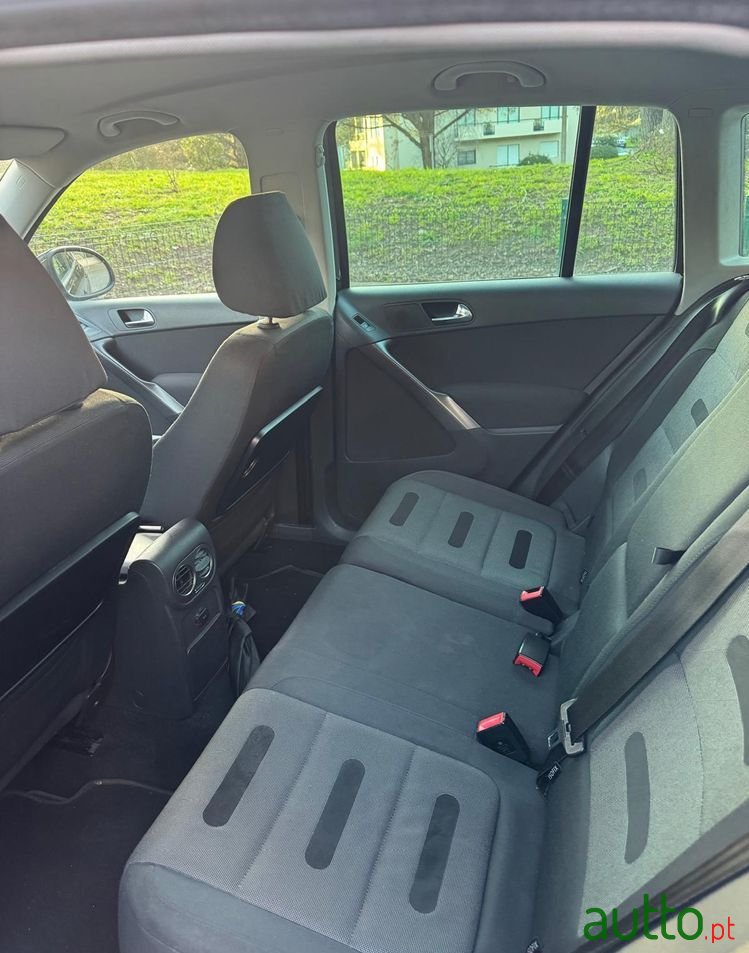 2008' Volkswagen Tiguan photo #5