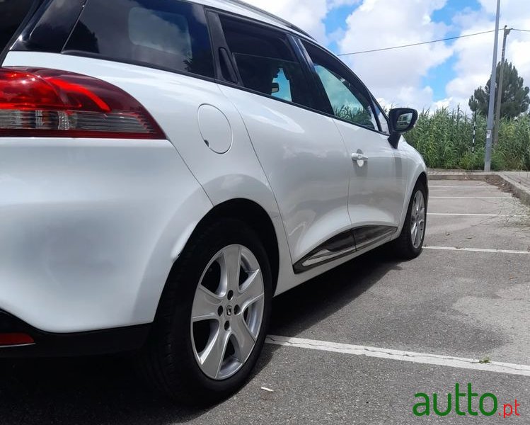 2014' Renault Clio Sport Tourer photo #3