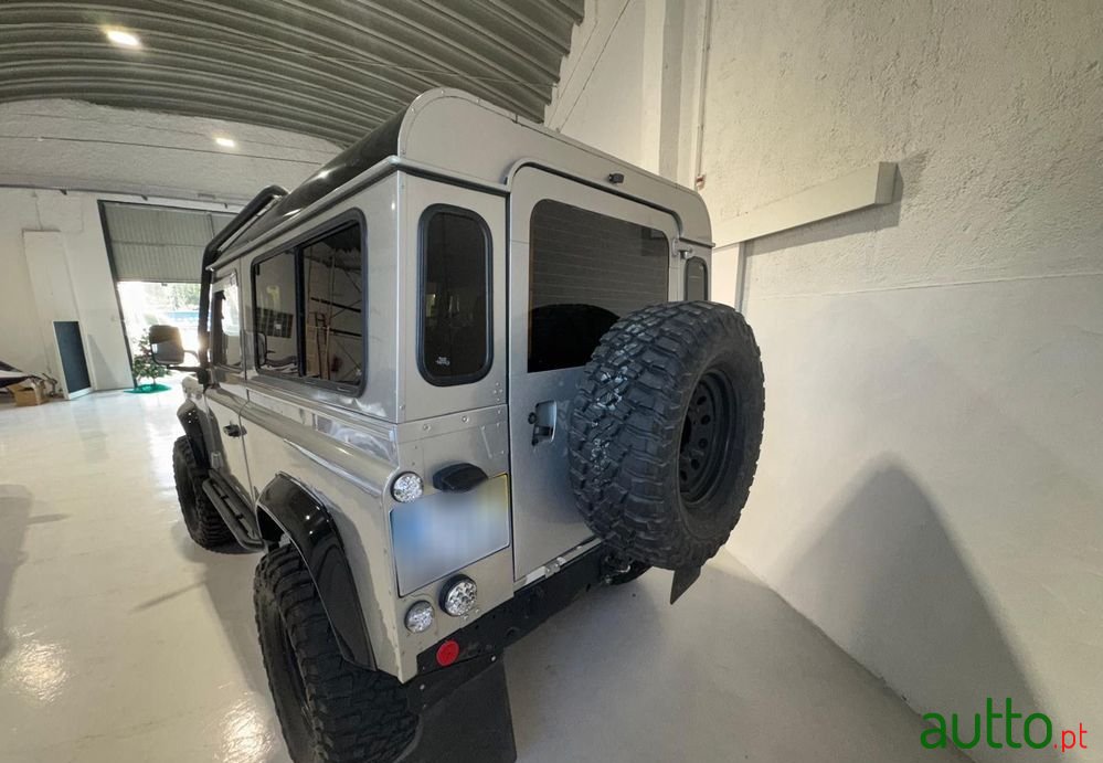 2002' Land Rover Defender photo #2