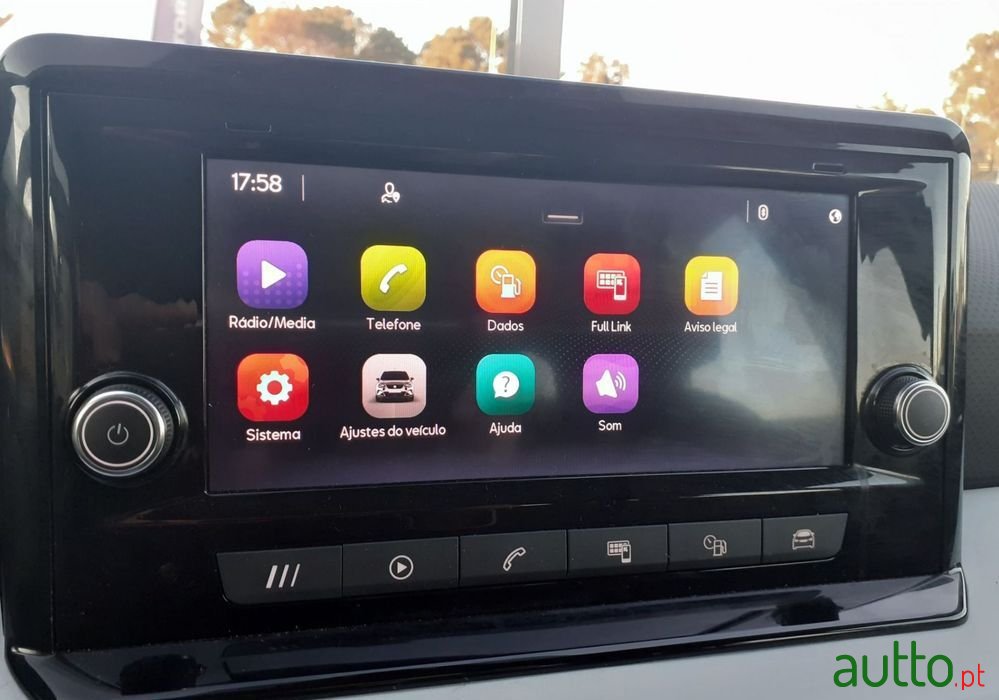 2022' SEAT Arona 1.0 Tsi Style photo #2