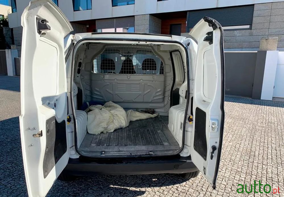 2017' Peugeot Bipper Tepee photo #5