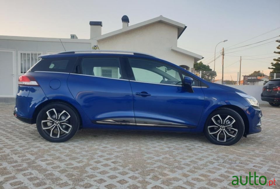2017' Renault Clio Sport Tourer photo #2