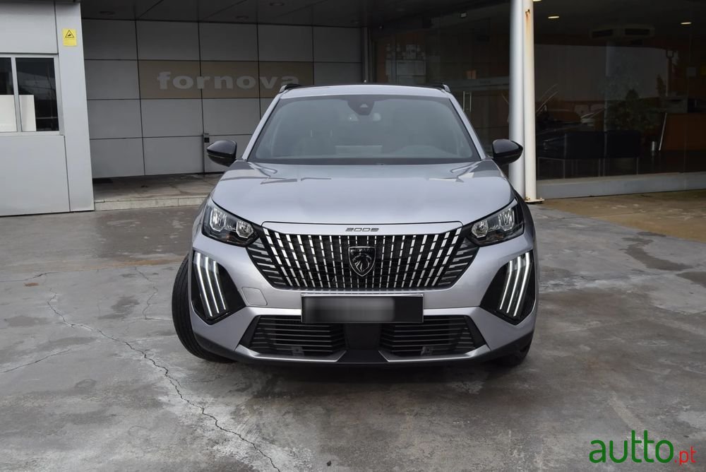 2024' Peugeot 2008 photo #3