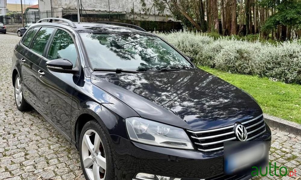 2011' Volkswagen Passat Variant photo #2