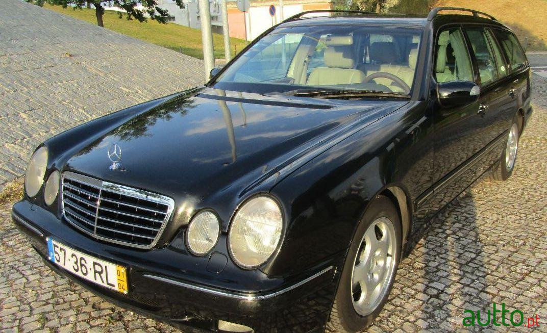 2001' Mercedes-Benz E-270 Avantgarde photo #3