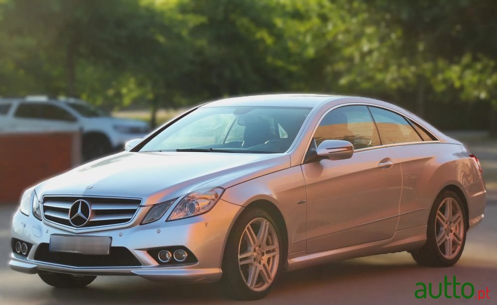 2009' Mercedes-Benz E 250 photo #4