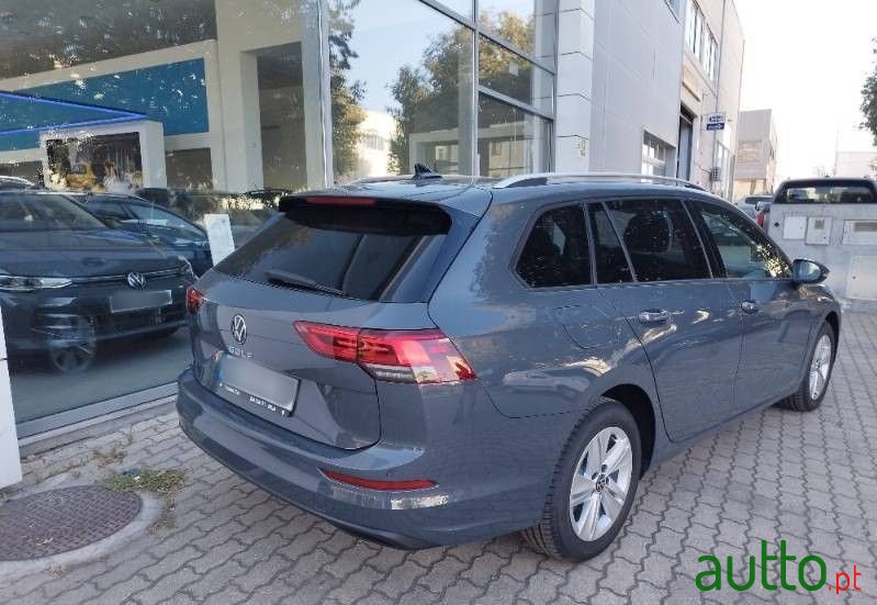 2024' Volkswagen Golf Variant photo #2