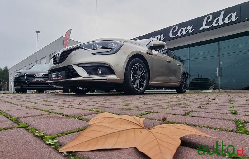 2018' Renault Megane Sport Tourer photo #2