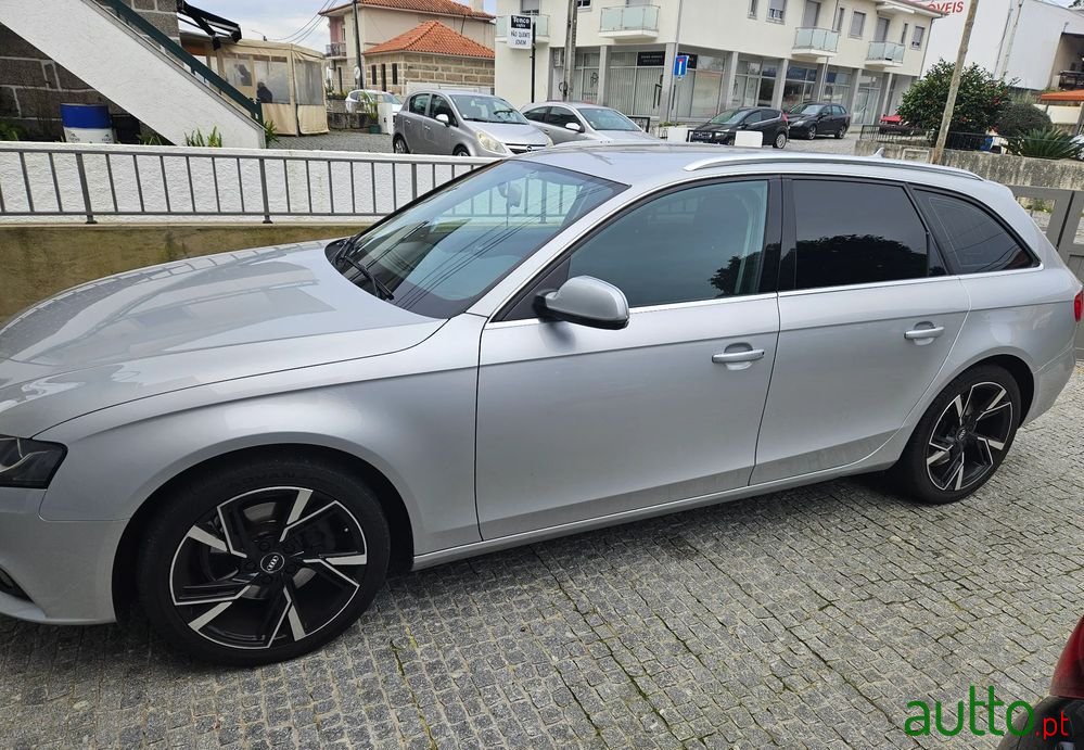 2011' Audi A4 Avant photo #5