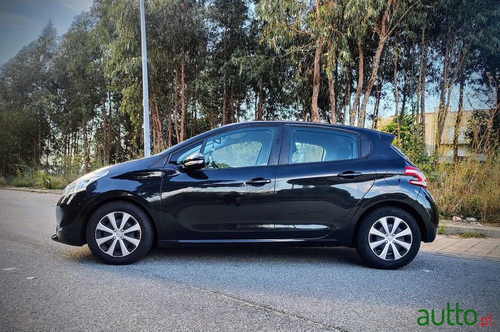 2013' Peugeot 208 photo #3