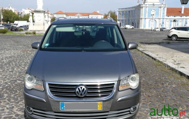 2006' Volkswagen Touran photo #4