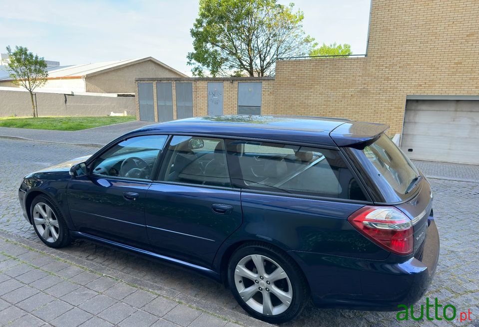 2009' Subaru Legacy photo #3