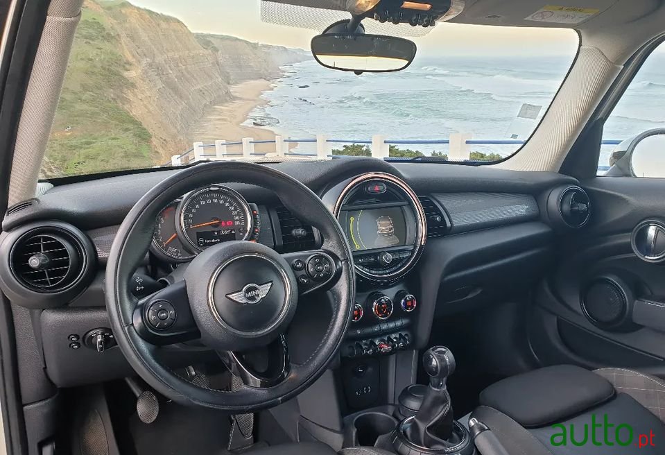 2015' MINI Cooper photo #2