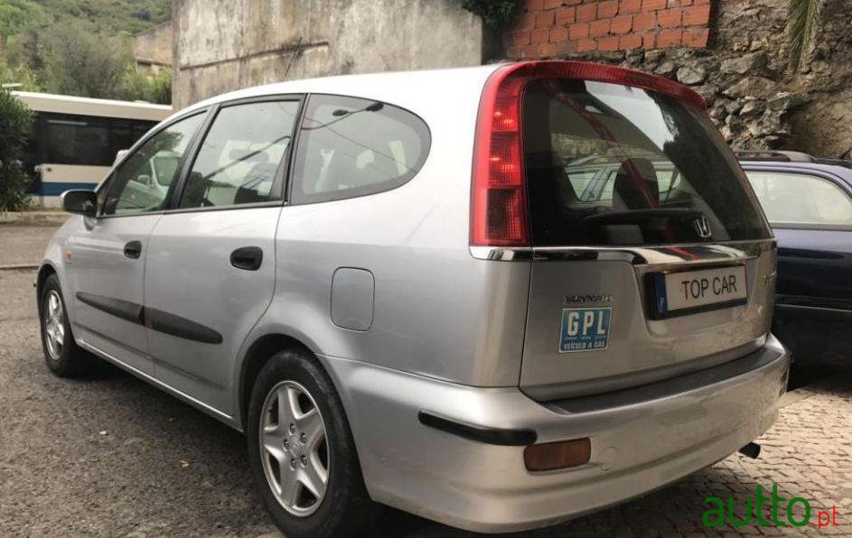 2003' Honda Stream 1.7 Vtec photo #3