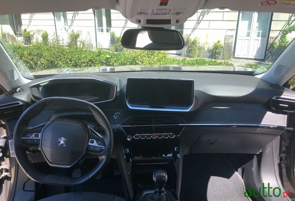 2020' Peugeot 2008 photo #5