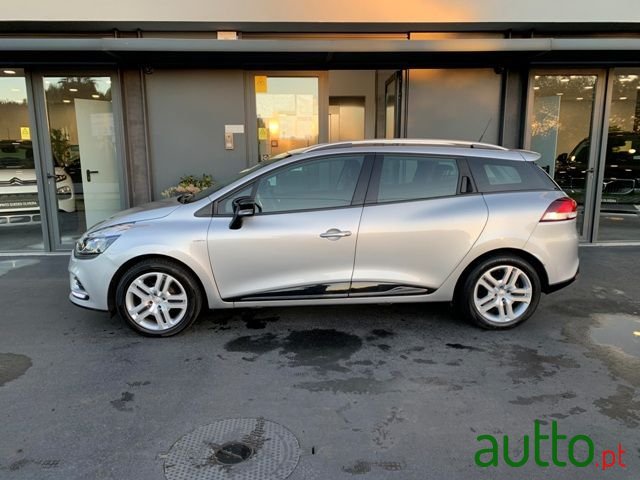 2020' Renault Clio Sport Tourer photo #6