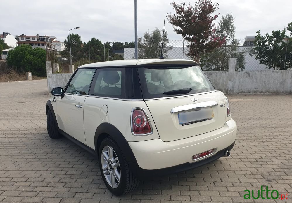 2013' MINI Cooper D photo #2