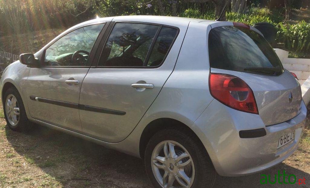 2006' Renault Clio photo #1