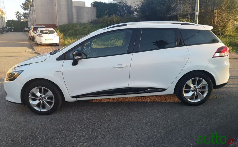 2016' Renault Clio Sport Tourer photo #1