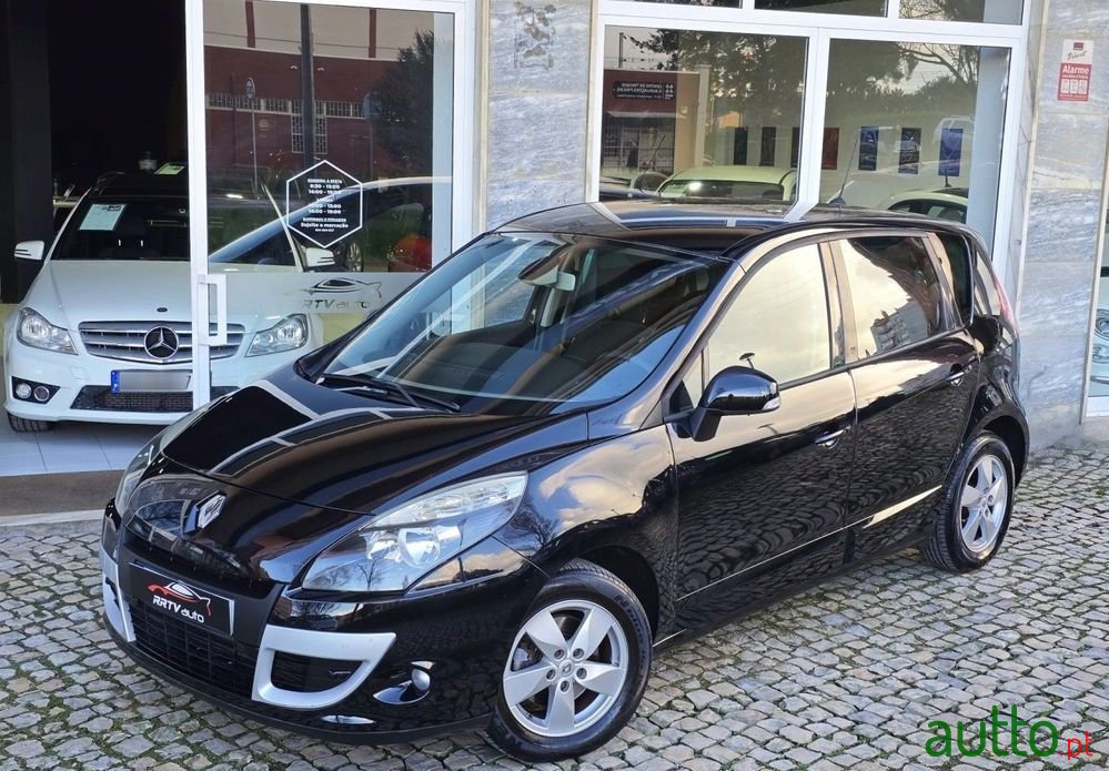 2010' Renault Scenic photo #1