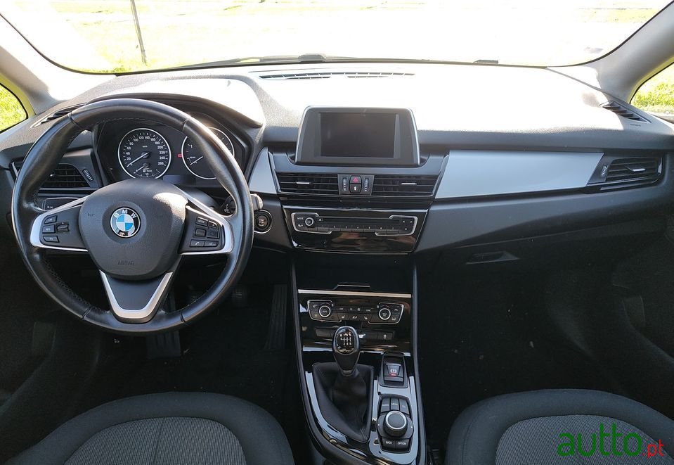 2015' BMW 216 Active Tourer photo #5