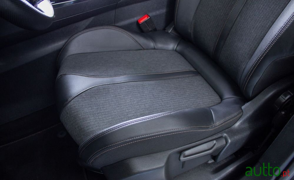 2019' Peugeot 3008 1.5 Bluehdi Gt Line Eat8 photo #5