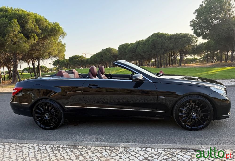 2011' Mercedes-Benz Classe E photo #4