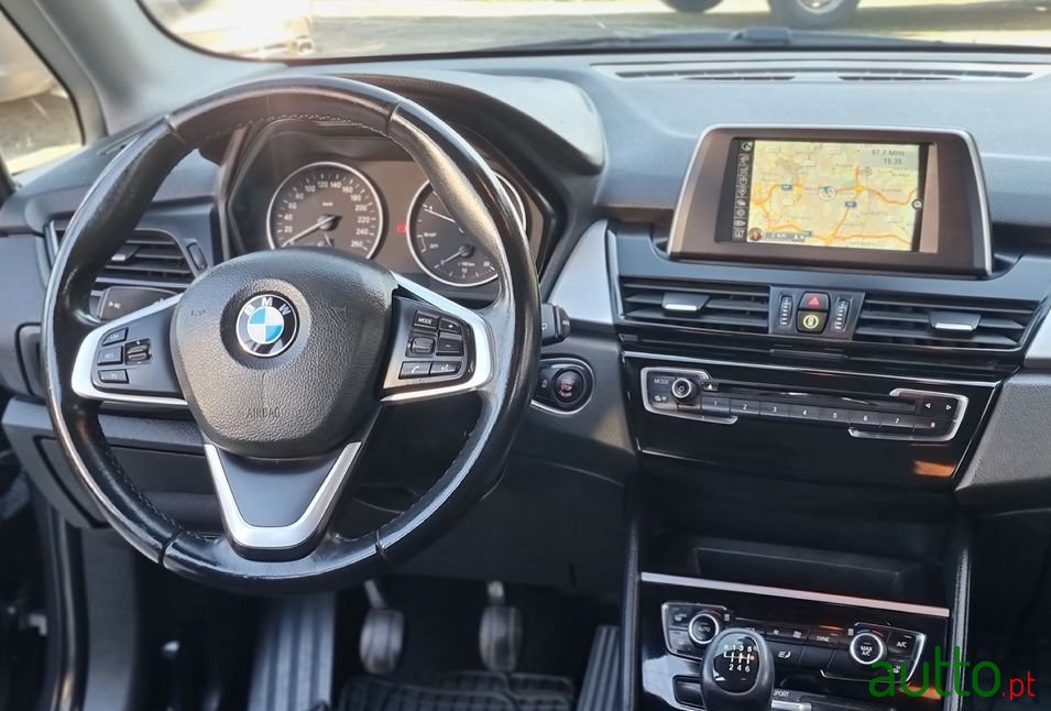 2015' BMW 216 Gran Tourer photo #4