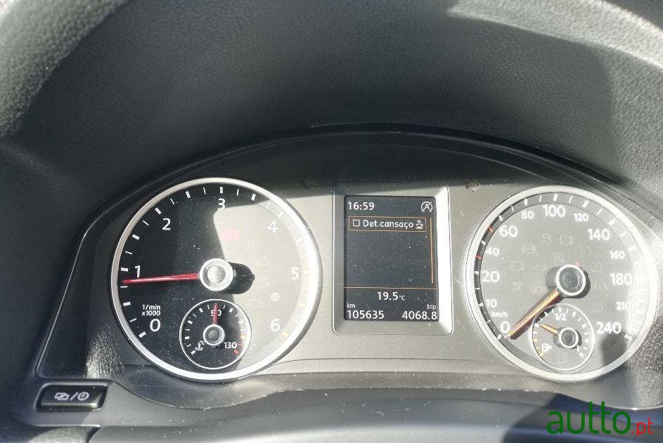 2016' Volkswagen Tiguan photo #2