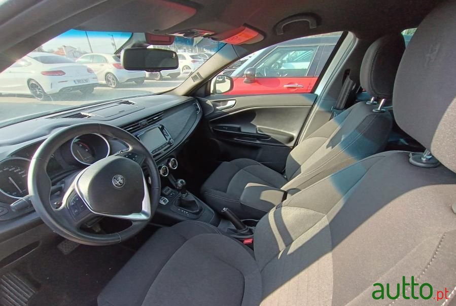 2019' Alfa Romeo Giulietta 1.6 Jtdm Tct photo #6