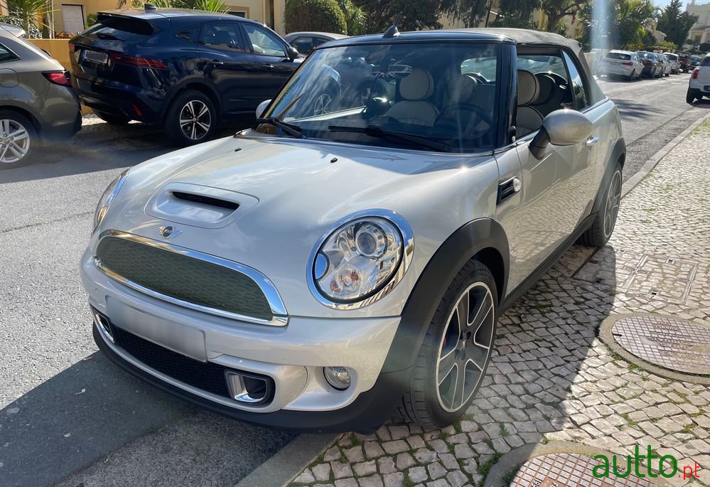 2011' MINI Cabrio Cooper D photo #3