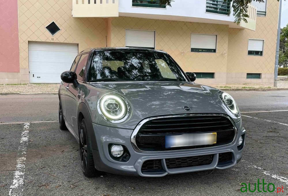2019' MINI Cooper D Auto photo #1