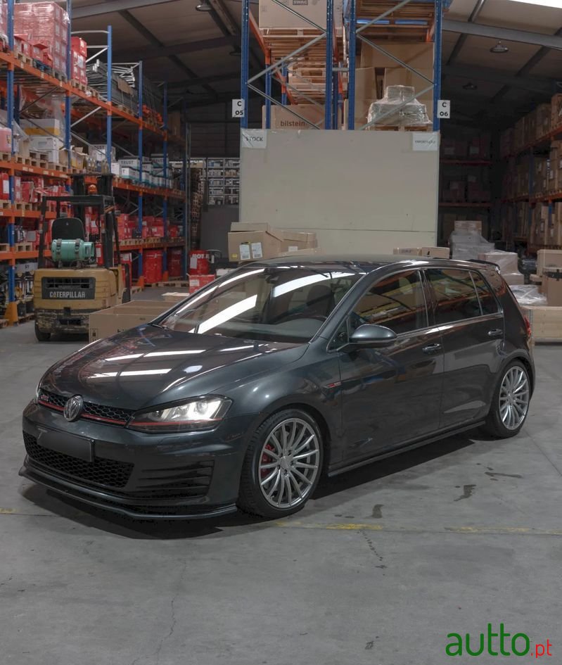 2016' Volkswagen Golf photo #3